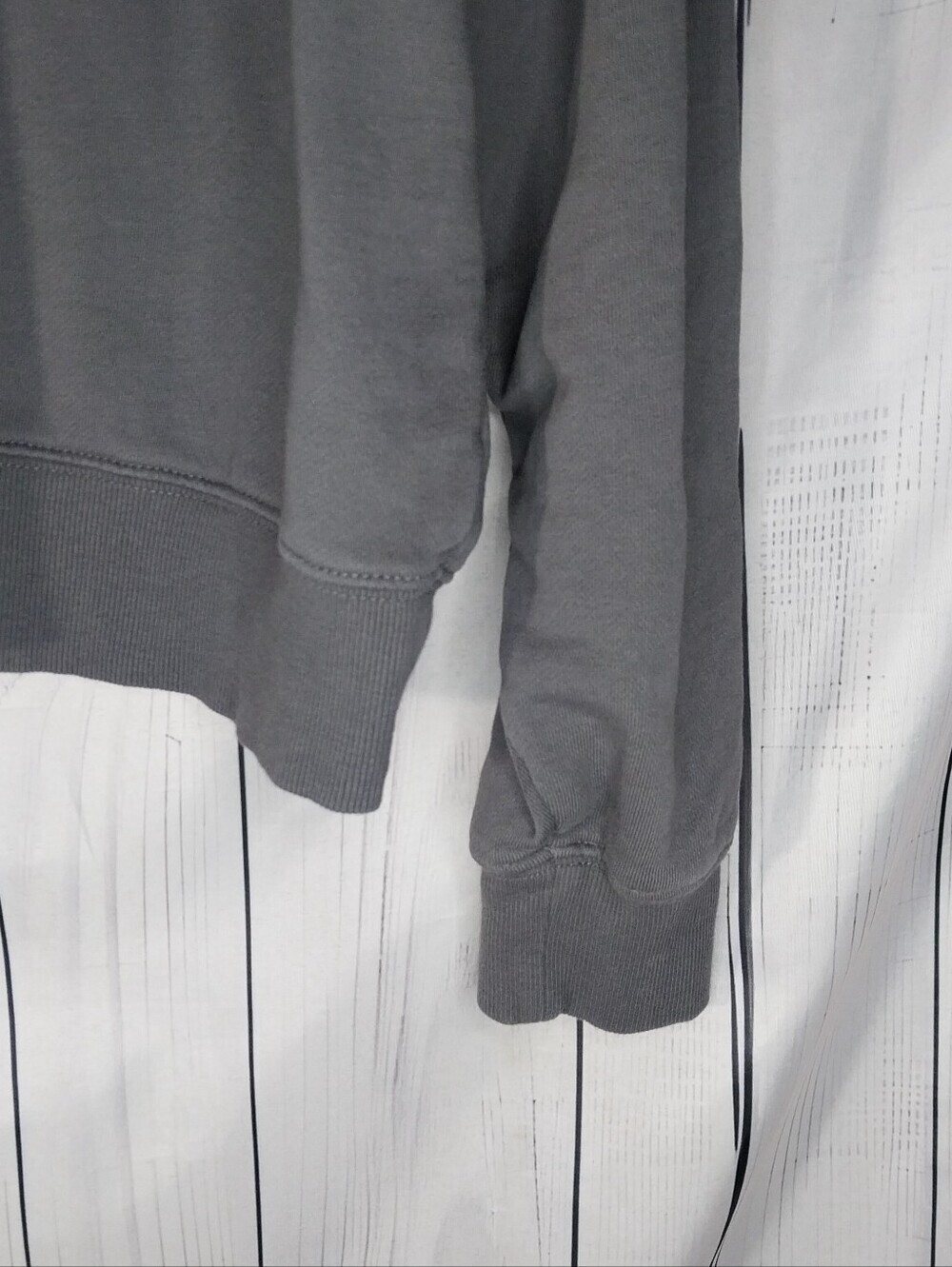 Wildfox “ I Wish It Was Saturday” Gray Broken Heart Y2K Alt Sweatshirt - Picture 6 of 7